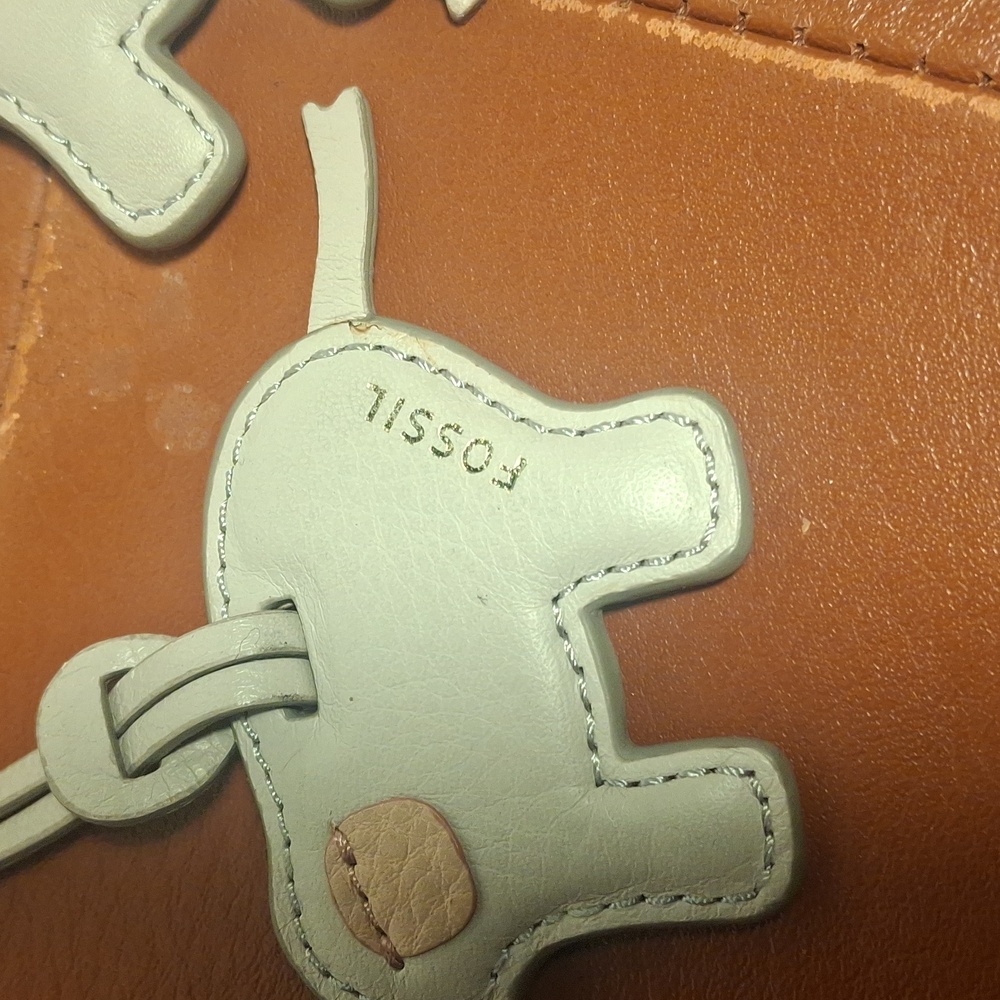 Fossil Cream Leather Elephant Bag Charms - Picture 2 of 2